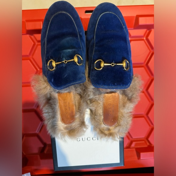 Gucci Princetown Fur-lined velvet slippers in Blue Velvet - Picture 5 of 10